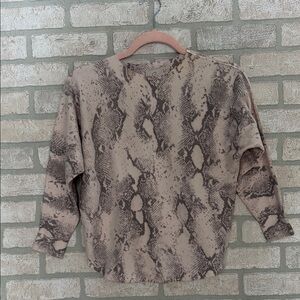 Sioni snake Print lightweight sweater size XS